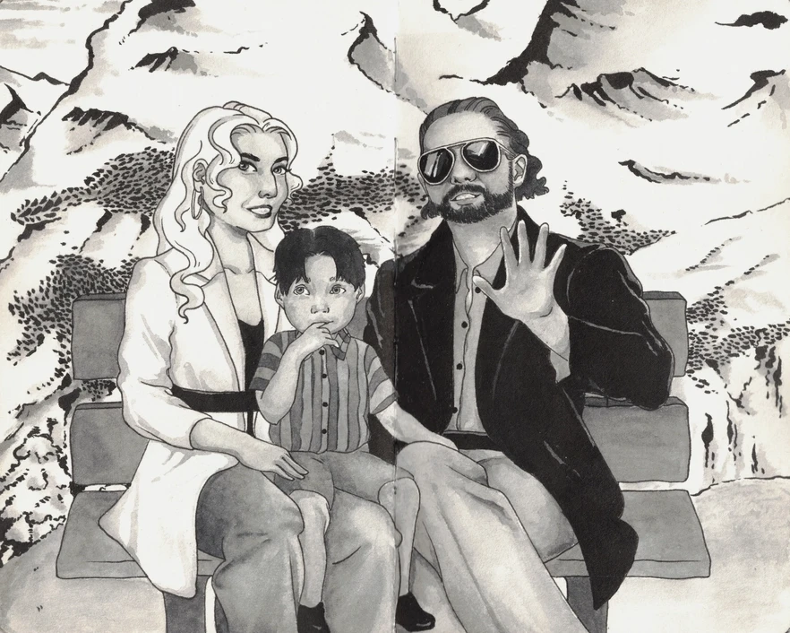 Frau, Mann und ein kleiner Sohn auf einer Parkbank vor Bergen